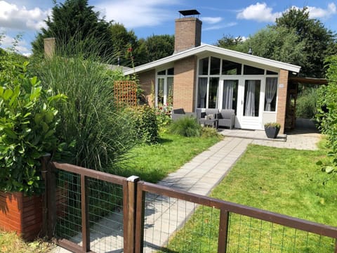 Property building, Facade/entrance, Garden