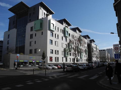 Property building, Neighbourhood, City view, Street view, Parking