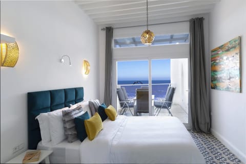 Photo of the whole room, Sea view