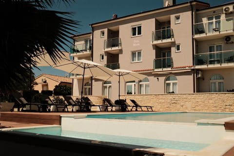 Property building, Swimming pool