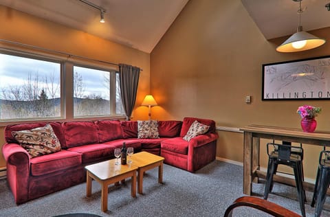 Cozy,1 bedroom loft condo! Ski back trails, shuttle& Sports center Highridge E11 House in Mendon