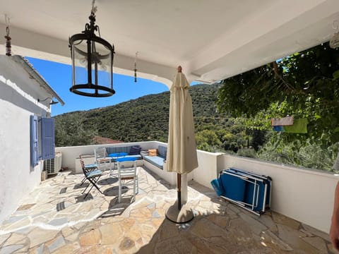 Balcony/Terrace, Mountain view