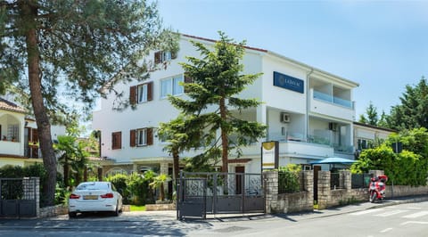 Property building, Facade/entrance