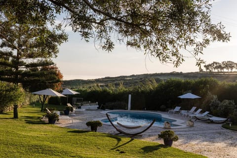 Nearby landmark, Swimming pool, sunbed