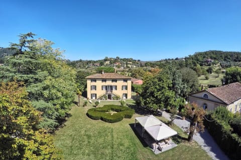 Property building, Garden, Balcony/Terrace