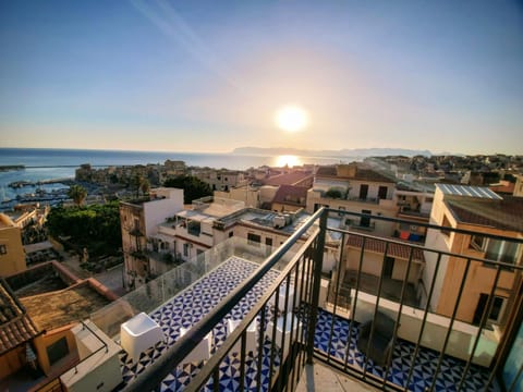 Balcony/Terrace, Balcony/Terrace, City view, Sunrise