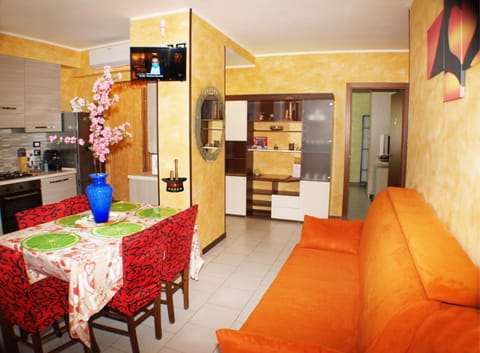 TV and multimedia, Kitchen or kitchenette, Living room, Seating area, Dining area, oven, stove