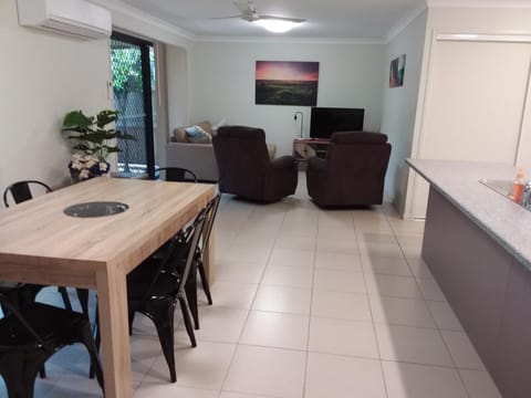 Waratah and Wattle Apartments Condo in Maryborough