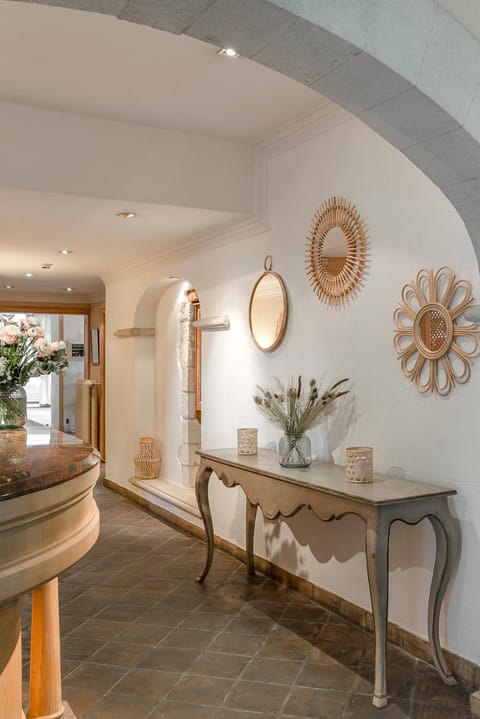 Property building, Lobby or reception