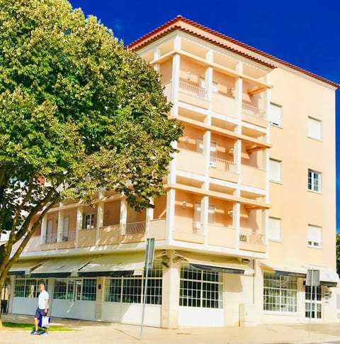 Atlantic Waves Accommodation ~ Carcavelos Beach Alojamiento y desayuno in Carcavelos