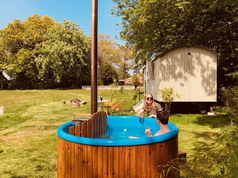 Somerleyton Meadows - The Hideaway Hut & Hot Tub Bed and Breakfast in South Norfolk District