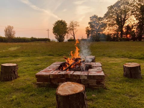 Somerleyton Meadows - The Hideaway Hut & Hot Tub Bed and Breakfast in South Norfolk District