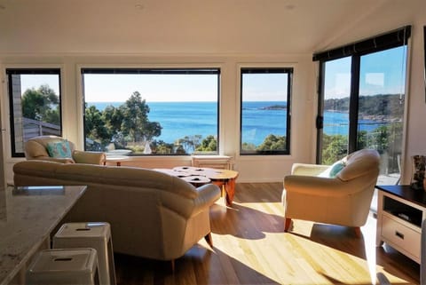 THE LOFT @ Bay of Fires Seascape Apartment in Binalong Bay
