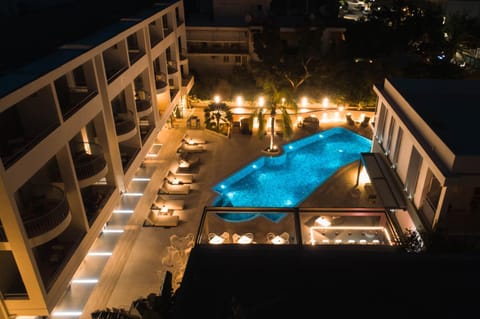 Property building, Night, Pool view, Swimming pool, sunbed