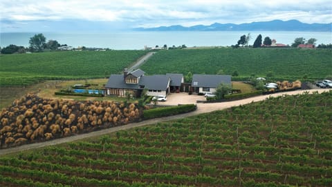 Pine Hill Lodge In Vineyard Bed and Breakfast in Tasman District, Tasman, New Zealand