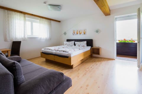 Bed, Photo of the whole room, Seating area, Bedroom