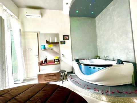Photo of the whole room, Bedroom, Bath