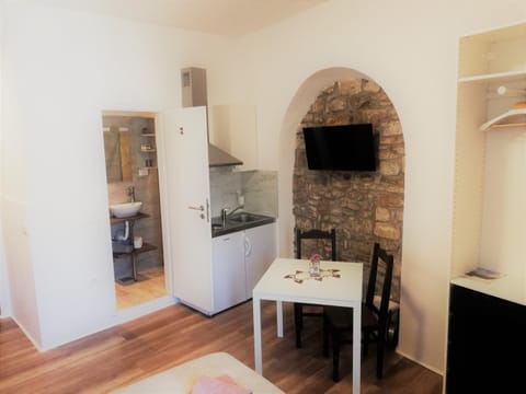 TV and multimedia, Kitchen or kitchenette, Dining area