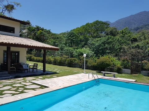 Casa da Josie em Maresias com piscina no pé da Mata Atlântica - 4 quartos Maison in São Sebastião