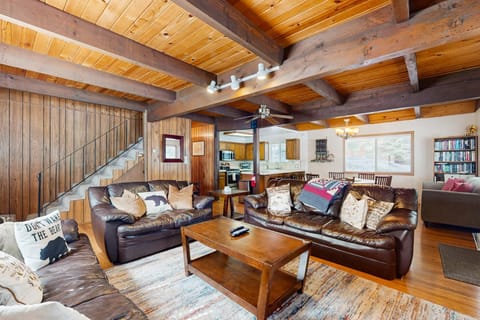 Relaxed and Comfortable Family Gathering Home House in Truckee