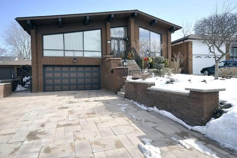 A Stunning Chalet Style Home Location de vacances in Vaughan