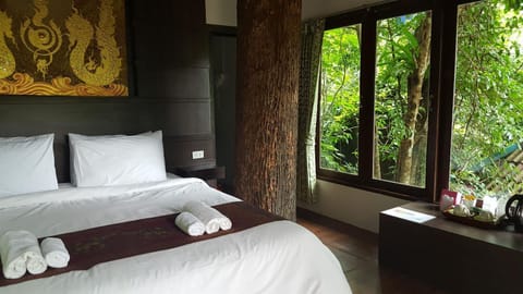 Rock and Tree House Resort Estância in Khlong Sok