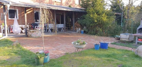 Property building, Patio, Spring, Day, BBQ facilities, Garden, Balcony/Terrace, Garden view