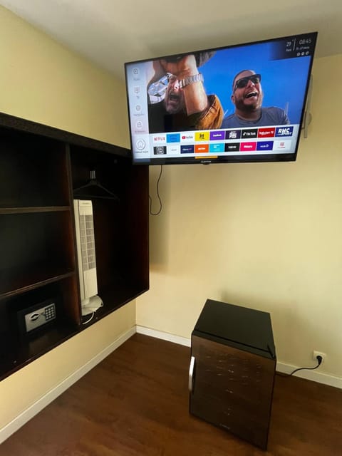 TV and multimedia, fireplace, safe