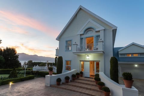 The Light House Boutique Suites Bed and Breakfast in Cape Town