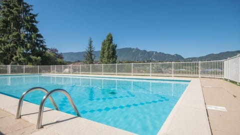 Studio moderne,parking,piscine,tennis,terrasse. Apartment in Aix-les-Bains