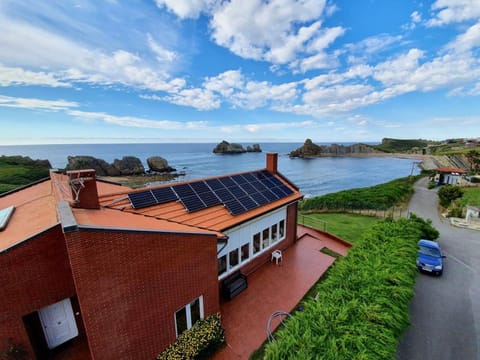 5 bedrooms house at Liencres 50 m away from the beach with sea view sauna and enclosed garden Maison in Cantabria