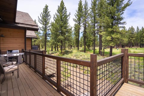 New Listing! Luxury 3BD Residence on Gray's Crossing Golf Course House in Truckee