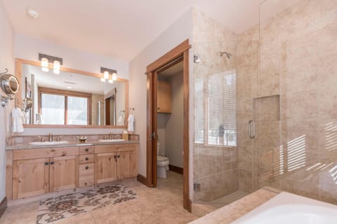 Luxury 4BD Village at Northstar Residence - Iron Horse South 412 Casa in Northstar Drive