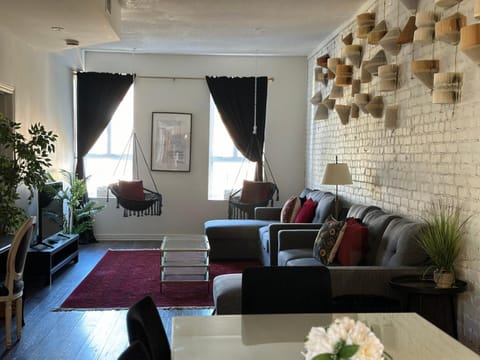 Bonjour MTL Luxe Loft 3BR with 3 on-suite in Historic Plateau Apartment in Laval