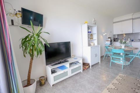 Like-home Sun & Beach-sea view and garage Apartment in Ericeira