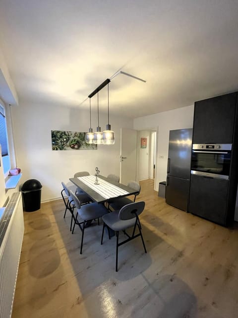 Kitchen or kitchenette, Dining area, Food, Dinner, kitchen, kitchen