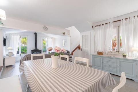 Gorgeous renovated Cala Sant Vicenc Beach Villa Villa in Serra de Tramuntana