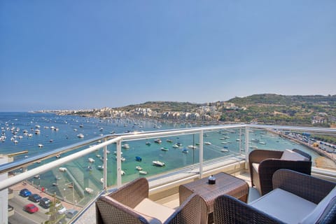 HV12 - Sea Front Penthouse Condo in Saint Paul's Bay