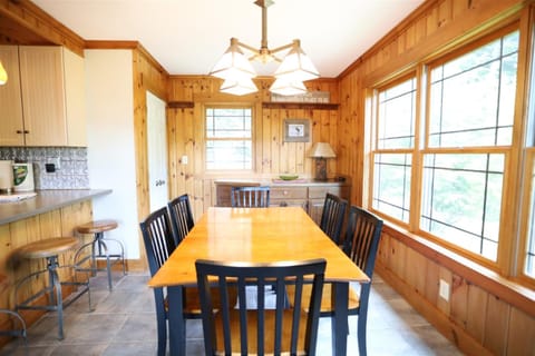 Private Pet Friendly 4 Bedroom Deluxe Vacation Home, Close To Waterville Valley Resort! - Wv68t Casa in Campton