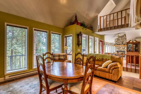 Crown Point Hideaway Casa in Valley County