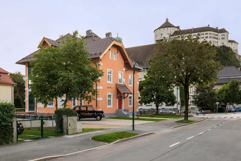 Property building, Neighbourhood