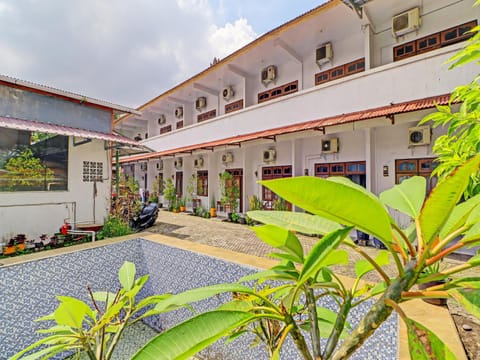 SUPER OYO 1356 Gusti Residence Hotel in North Kuta