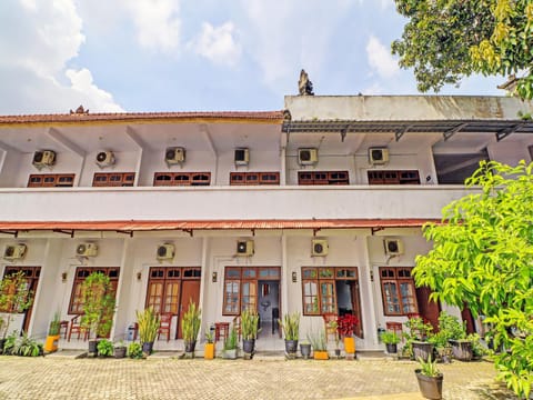 SUPER OYO 1356 Gusti Residence Hotel in North Kuta