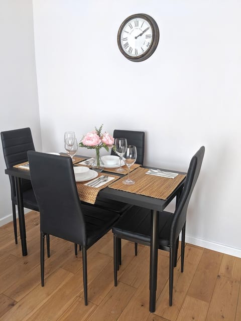 168 - ExcellentStays - 2 Bedroom Flat Apartment in London Borough of Hillingdon