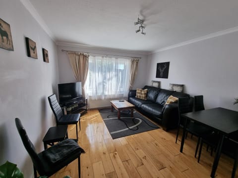 168 - ExcellentStays - 2 Bedroom Flat Apartment in London Borough of Hillingdon