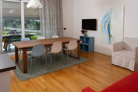 Communal lounge/ TV room, TV and multimedia, Living room, Seating area