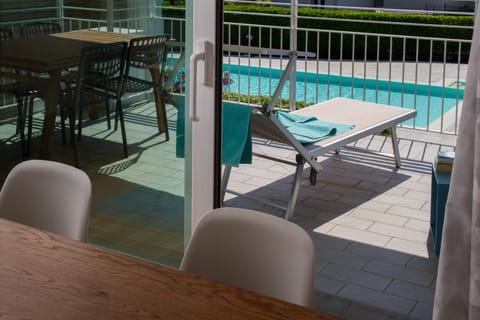 Balcony/Terrace, Pool view, Swimming pool, sunbed