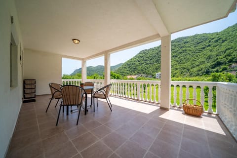 Balcony/Terrace, Mountain view