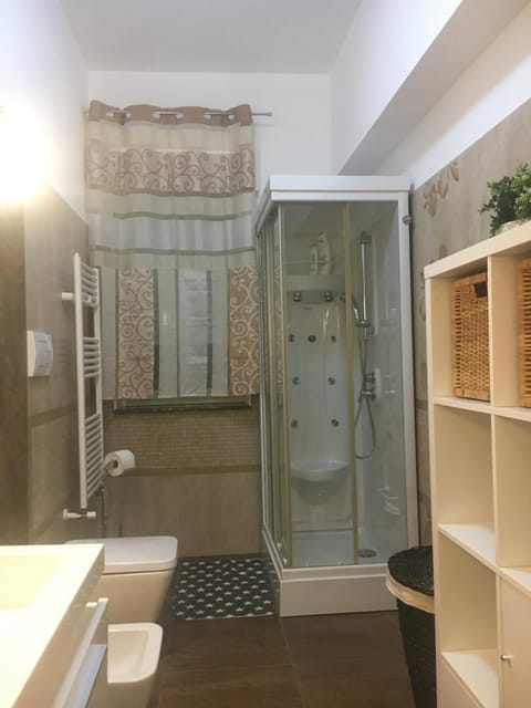 Shower, Sauna