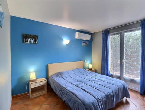 Bed, Photo of the whole room, Bedroom, air conditioner